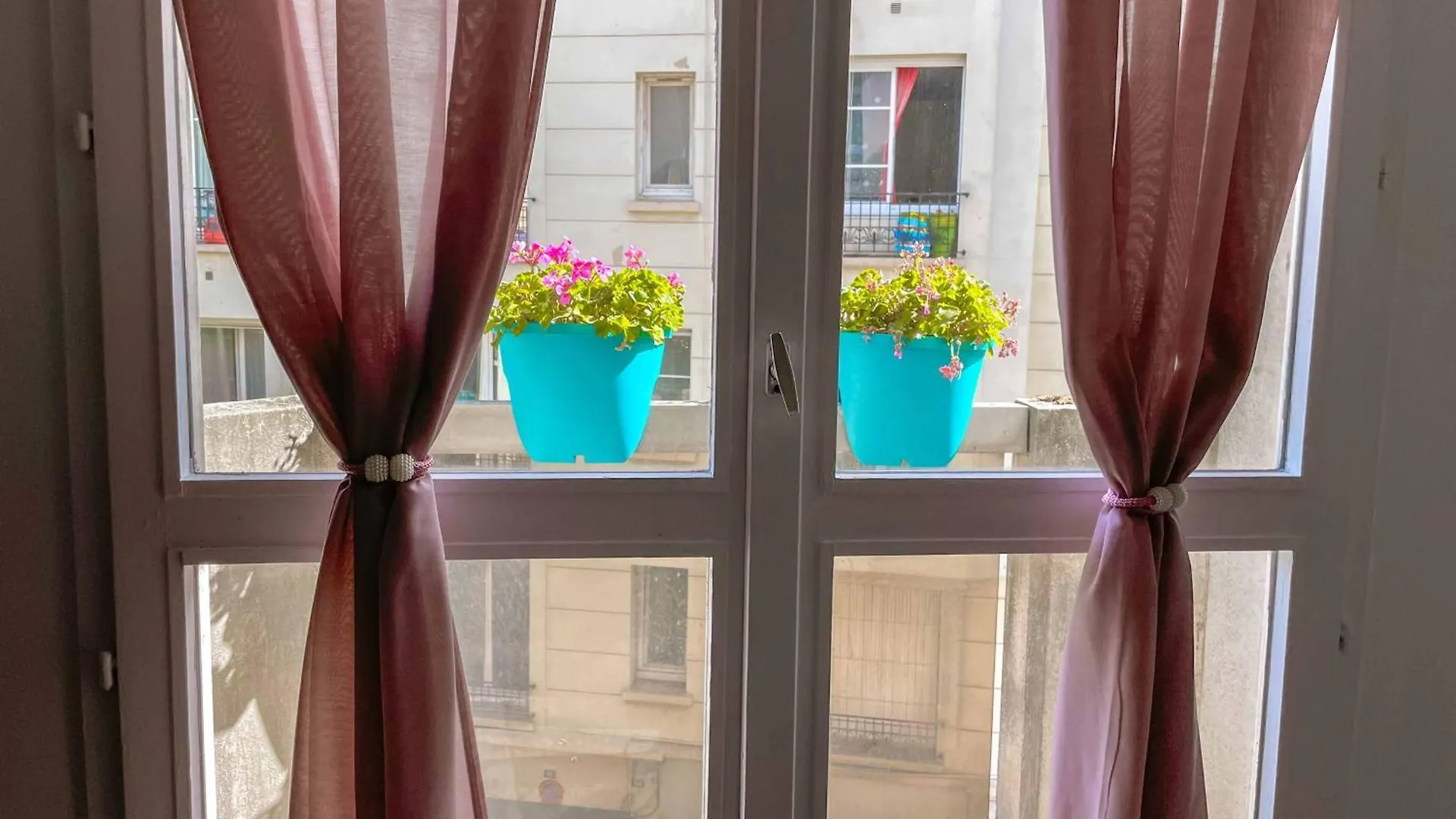 Appartement Moderne Paris 19 Apartment